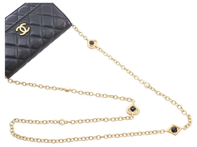 Borsa a tracolla Wallet On Chain Chanel CC in pelle d'agnello matelassé smaltata e perle, nera Nero - vista 9
