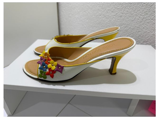 Mules con Tacco Louis Vuitton Patent Floral Bianco Beige - vista 3
