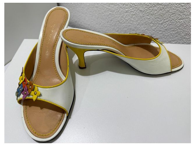 Mules con Tacco Louis Vuitton Patent Floral Bianco Beige - vista 9