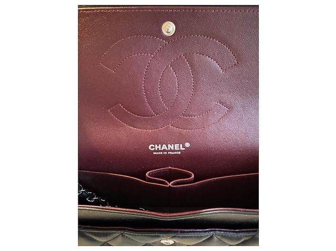 Timeless Bolsa de ombro Chanel Jumbo em pele de cordeiro acolchoada preta, seminova - vista 11