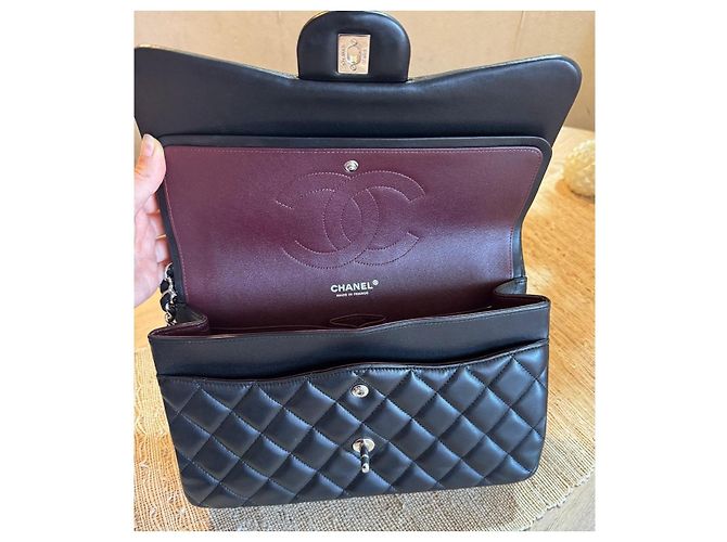 Timeless Bolsa de ombro Chanel Jumbo em pele de cordeiro acolchoada preta, seminova - vista 13