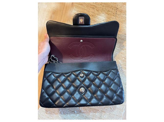 Timeless Bolsa de ombro Chanel Jumbo em pele de cordeiro acolchoada preta, seminova - vista 9