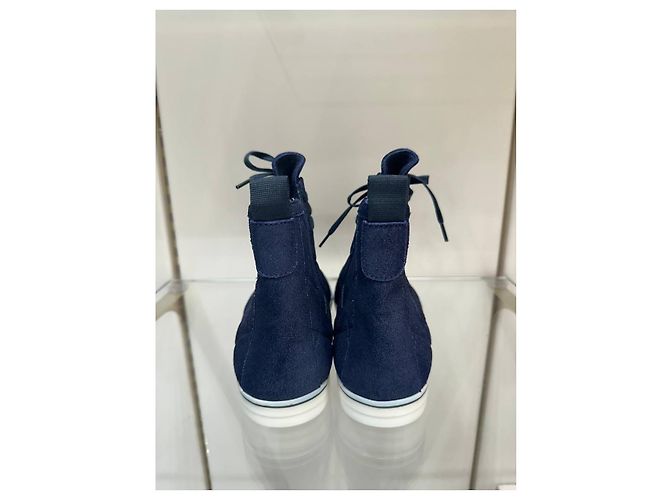 Chanel Navy gesteppte High-Top-Sneaker - EU 36.5 Gebraucht - Ansicht 2