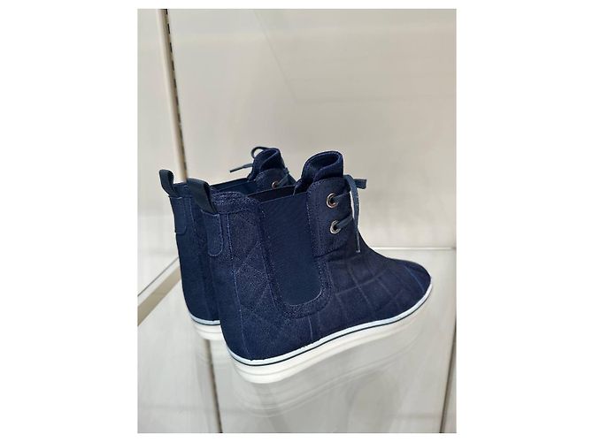 Chanel Navy gesteppte High-Top-Sneaker - EU 36.5 Gebraucht - Ansicht 3