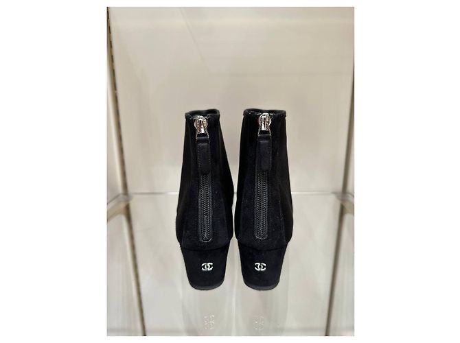 Stivaletti Chanel in mesh nero con logo CC in cristalli Sz.39 usati - vista 3
