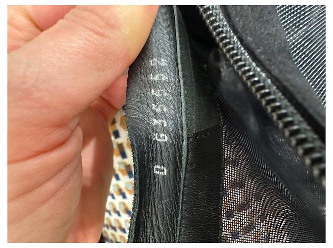 Stivaletti Chanel in mesh nero con logo CC in cristalli Sz.39 usati - vista 4
