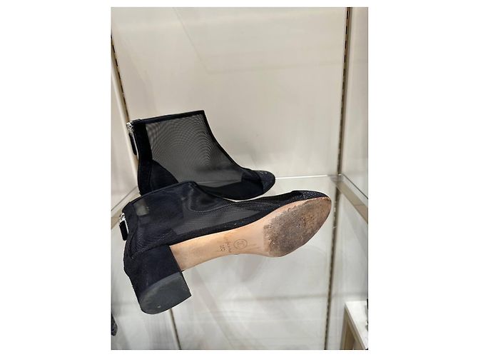 Stivaletti Chanel in mesh nero con logo CC in cristalli Sz.39 usati - vista 5