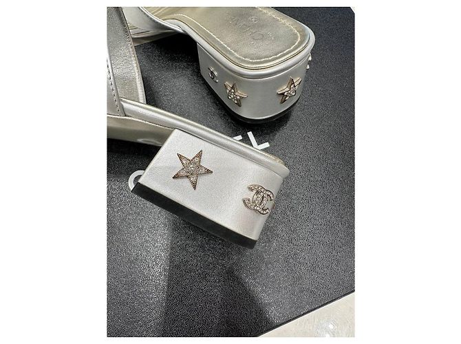 Mules Chanel in pelle argento con stella e cristalli EU 39 usate - vista 4