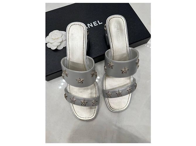 Mules Chanel in pelle argento con stella e cristalli EU 39 usate - vista 5