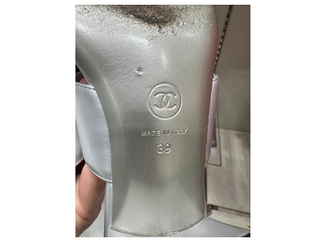 Mules Chanel in pelle argento con stella e cristalli EU 39 usate - vista 7