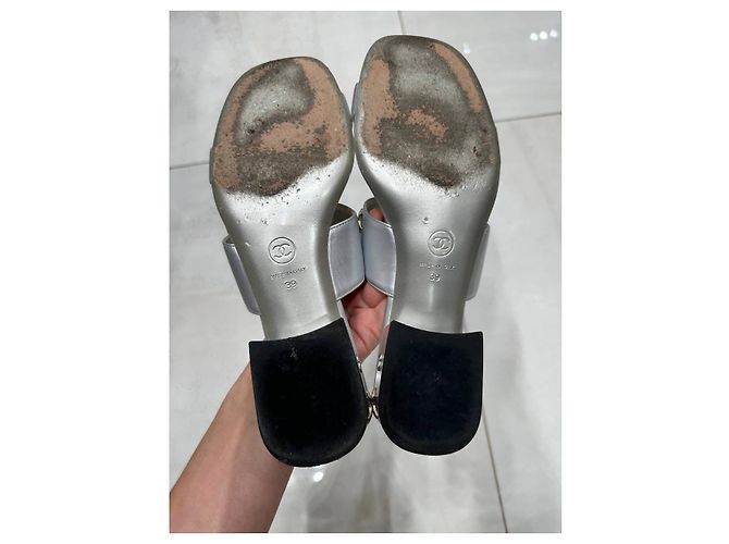 Mules Chanel in pelle argento con stella e cristalli EU 39 usate - vista 8