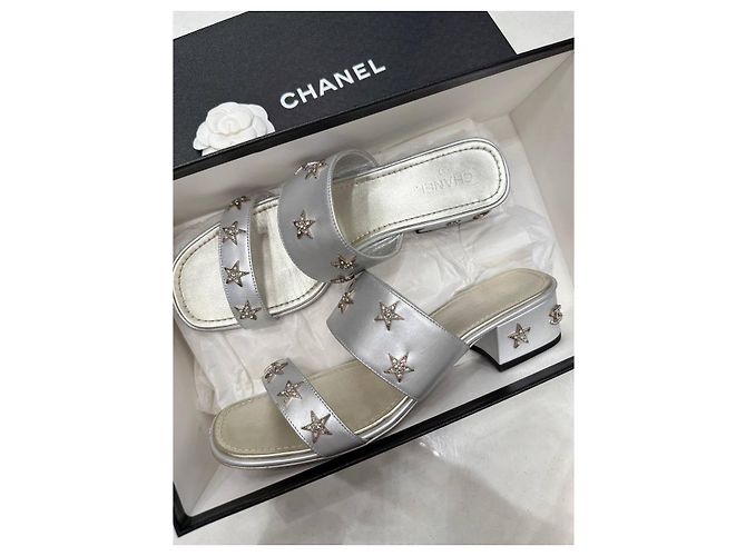 Mules Chanel in pelle argento con stella e cristalli EU 39 usate - vista 9