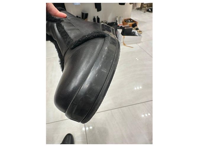 Prada Black Leather Shearling Lined Ankle Boots EU 38 Pre-owned - view 10
