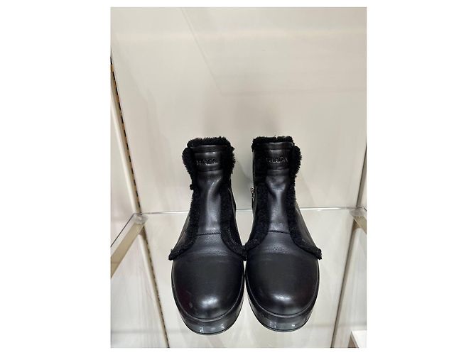 Prada Black Leather Shearling Lined Ankle Boots EU 38 Pre-owned - view 2