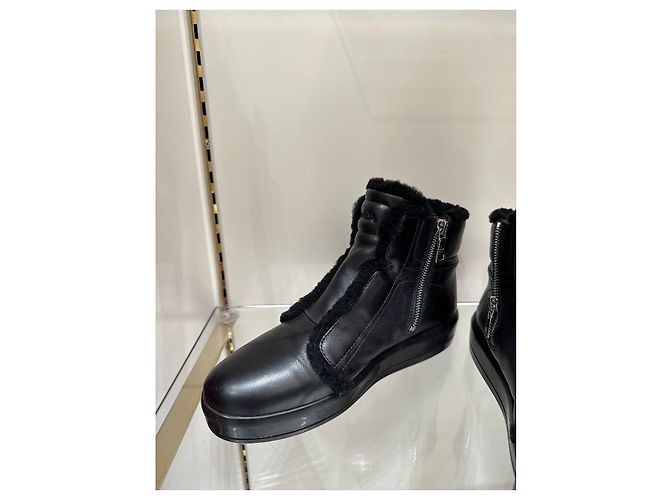 Prada Black Leather Shearling Lined Ankle Boots EU 38 Pre-owned - view 3