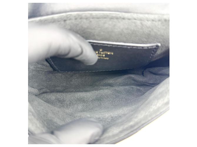 Louis Vuitton New Wave Multi Pochette de piel acolchada - vista 5