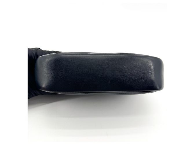 Louis Vuitton New Wave Multi Pochette de piel acolchada - vista 7