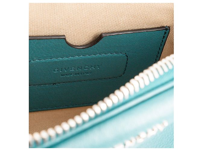 GIVENCHY - Givenchy Antigona Nano Schultertasche aus blauem genarbtem Leder - Ansicht 7
