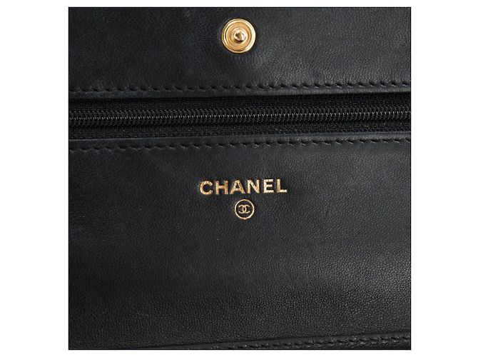 CHANEL - Bolsa de ombro Wallet On Chain Classic/Timeless Chanel em couro liso preto - vista 10