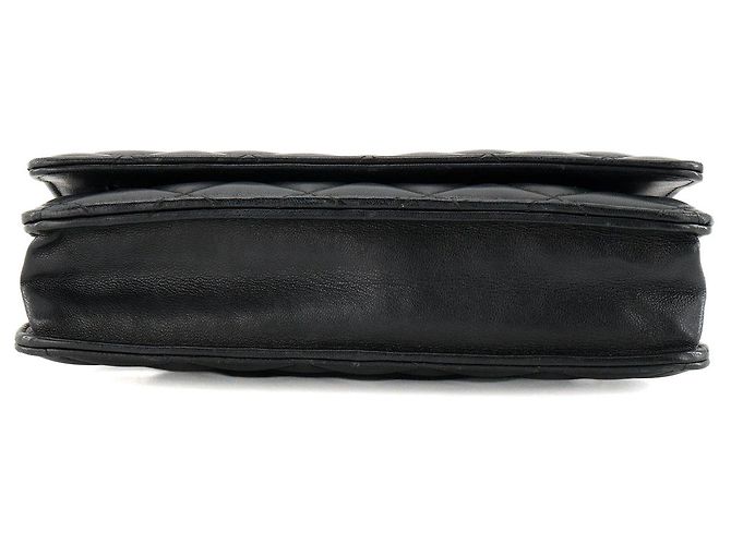 CHANEL - Bolsa de ombro Wallet On Chain Classic/Timeless Chanel em couro liso preto - vista 4