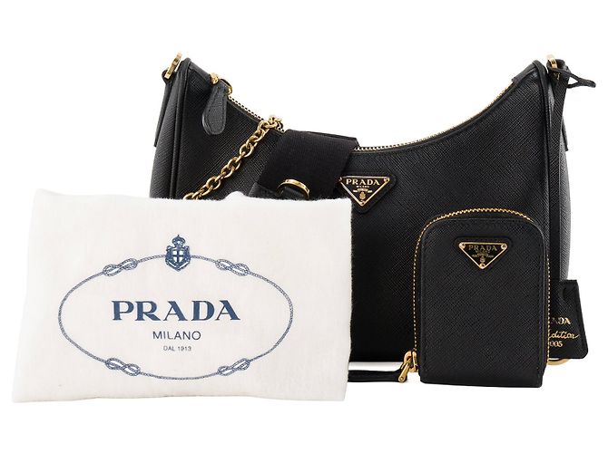 PRADA - Re-Edition 2005 Prada Schultertasche aus schwarzem Saffiano-Leder - Ansicht 10