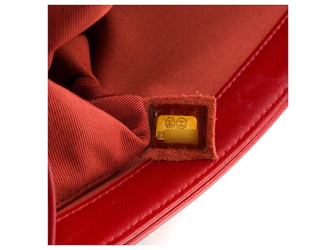 CHANEL - Borsa a tracolla Boy Chanel in pelle liscia rossa Rosso - vista 9