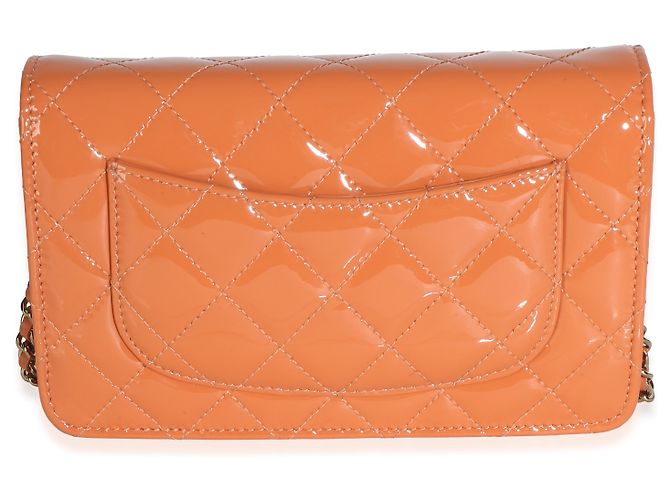 Portafoglio Chanel Classic Wallet On Chain in vernice matelassé arancione scuro - vista 2