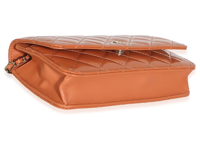Portafoglio Chanel Classic Wallet On Chain in vernice matelassé arancione scuro - vista 7