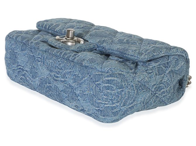 Gabrielle Borsa Mini Flap Chanel in denim blu trapuntato con Camelia e cuore - vista 6