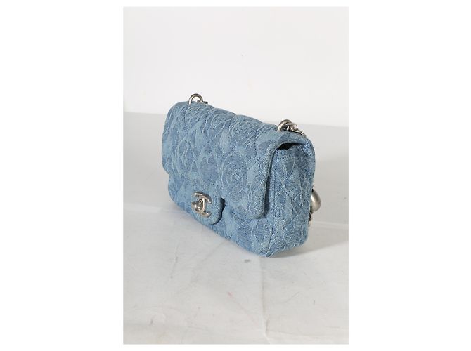 Gabrielle Borsa Mini Flap Chanel in denim blu trapuntato con Camelia e cuore - vista 8