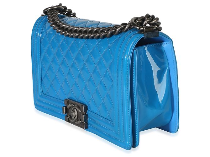 Borsa Chanel Boy Old Medium in vernice matelassé blu - vista 3