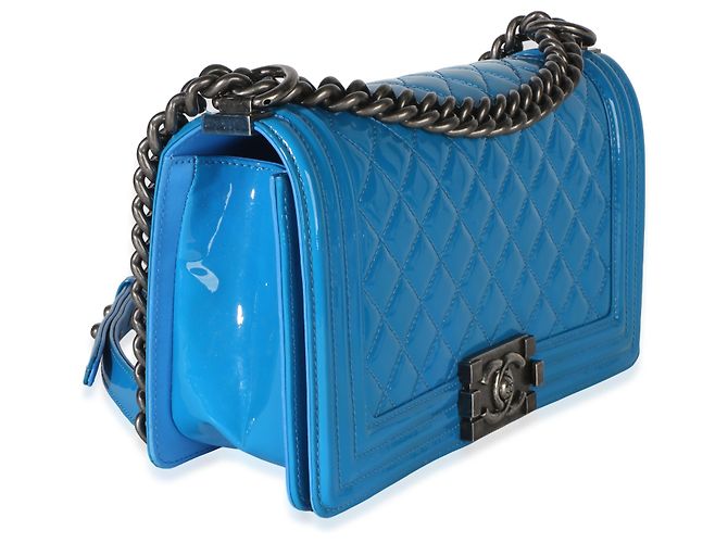 Borsa Chanel Boy Old Medium in vernice matelassé blu - vista 4