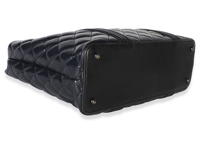 Borsa Shopping Chanel Boy in vernice matelassé blu navy - vista 7