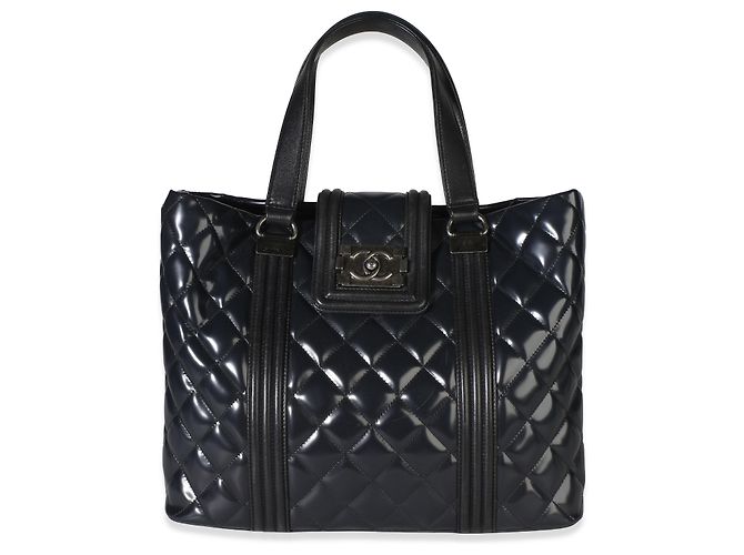 Borsa Shopping Chanel Boy in vernice matelassé blu navy - vista 8