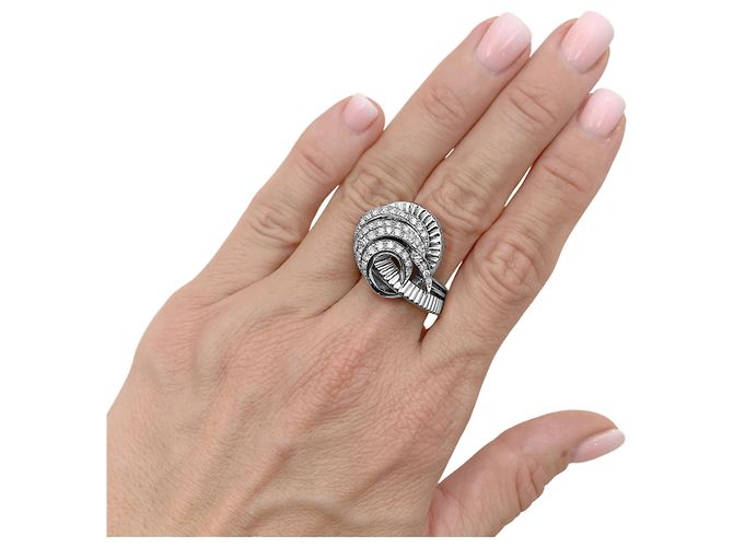 Autre Marque Anello "Tourbillon" in oro bianco, platino e diamanti. - vista 5