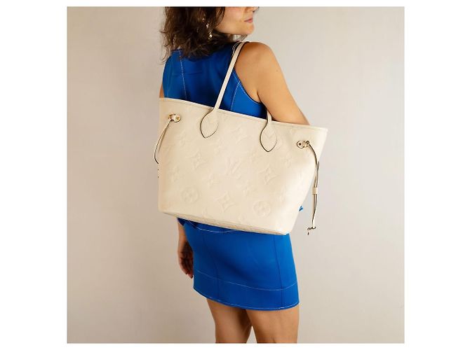 Louis Vuitton Neverfull MM Shopper Schultertasche aus Empreinte Leder Weiß - Ansicht 3