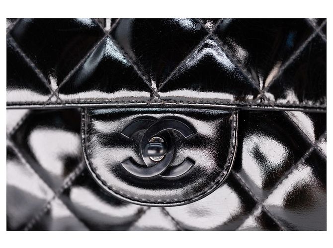 CHANEL Vintage Double/Two Face Maxi 30 – Pelle verniciata nera – Hardware annerito – All Black - vista 3