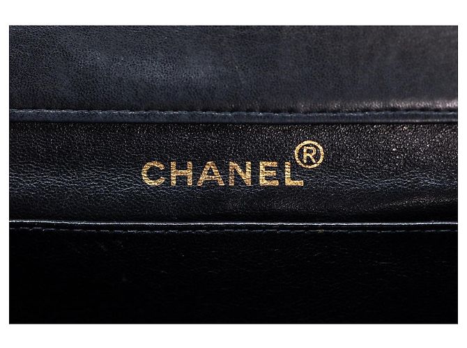 CHANEL Vintage Double/Two Face Maxi 30 – Pelle verniciata nera – Hardware annerito – All Black - vista 16