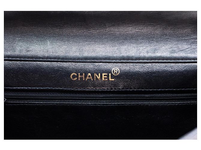 CHANEL Vintage Double/Two Face Maxi 30 – Pelle verniciata nera – Hardware annerito – All Black - vista 21