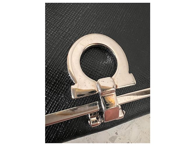 Salvatore Ferragamo Cartera de piel negra con cierre Gancini - vista 2