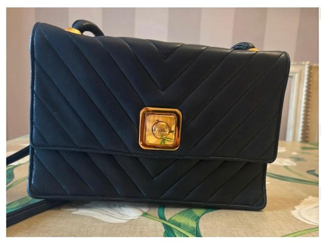Bolsa Chanel Clássica Preta Couro Chevron - vista 2