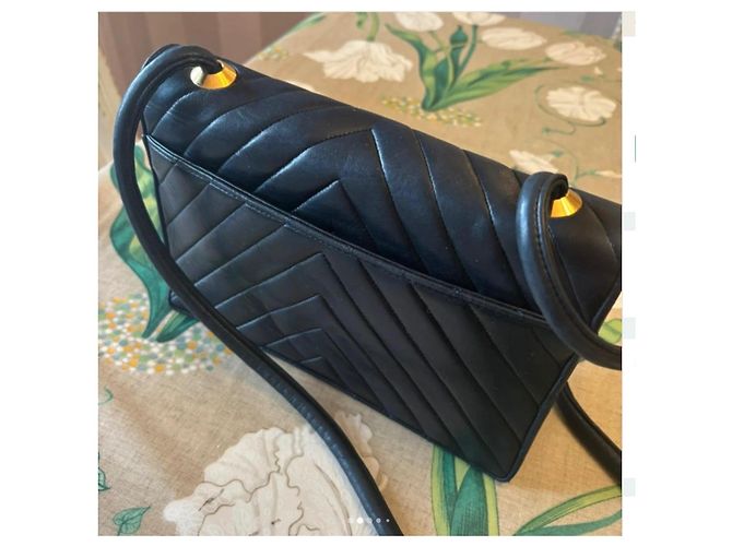 Bolsa Chanel Clássica Preta Couro Chevron - vista 3