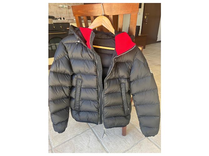 Plumífero Moncler negro con cuello rojo - vista 6
