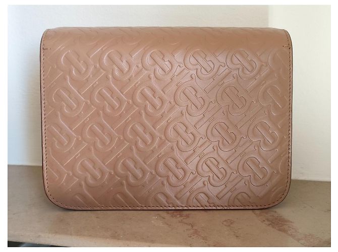 Kleine Burberry TB Schultertasche aus hellkamelfarbenem Leder mit Monogramm - Ansicht 6