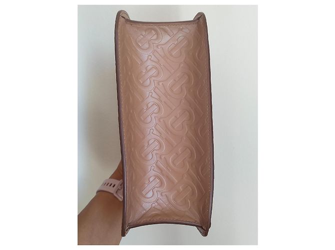 Kleine Burberry TB Schultertasche aus hellkamelfarbenem Leder mit Monogramm - Ansicht 7