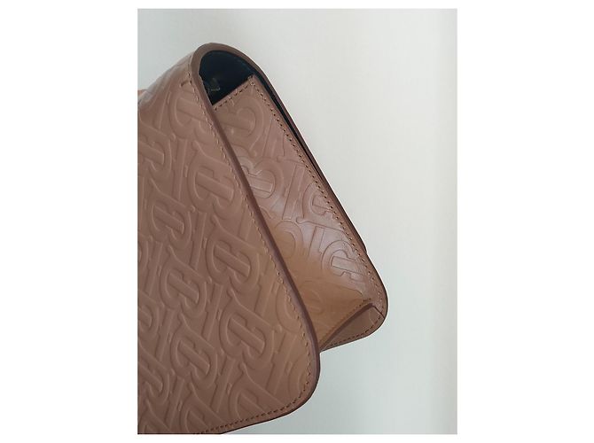 Kleine Burberry TB Schultertasche aus hellkamelfarbenem Leder mit Monogramm - Ansicht 8