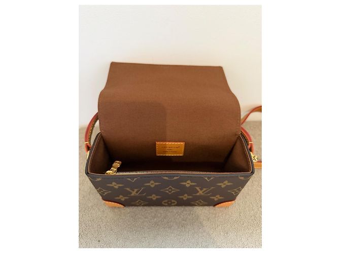 Saco de ombro Louis Vuitton Monogram Petite Malle - vista 3