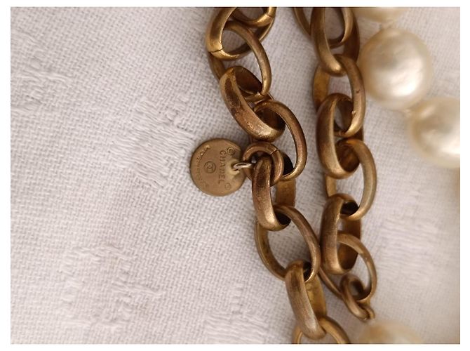 Collana lunga vintage Chanel anni '80, perle bianche ovali e catena dorata invecchiata. - vista 4