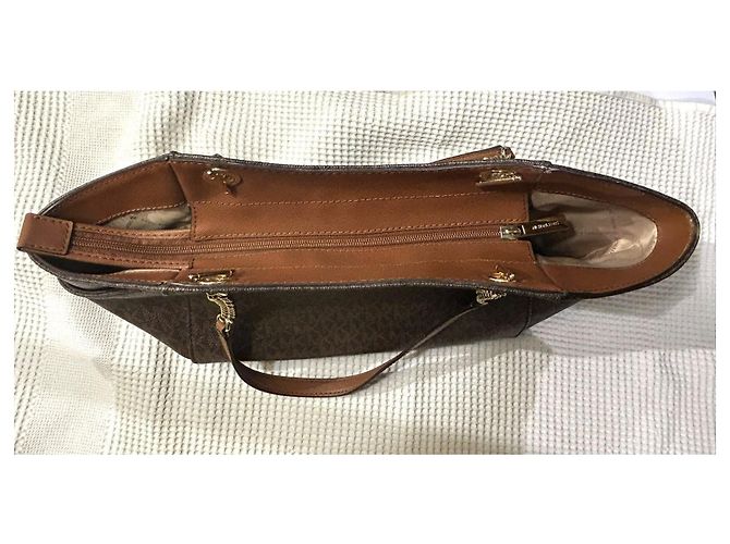 el icónico Michael Kors Jet Set Travel Large Chain Shoulder Tote - vista 11