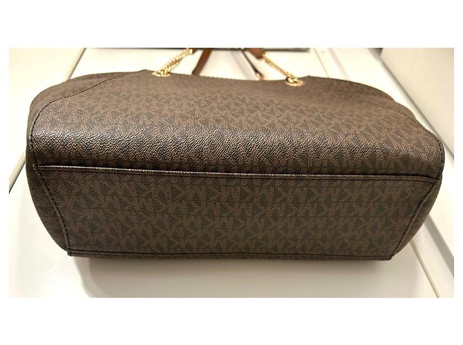 el icónico Michael Kors Jet Set Travel Large Chain Shoulder Tote - vista 14